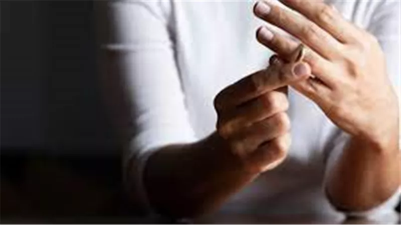 بيضربني ويقولي بحبك..منة تطلب خلع زوجها في محكمة الأسرة