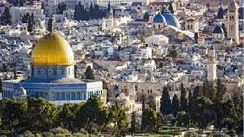 تزايد الوجود الشرطي في القدس الشرقية قبيل الأعياد: هدوء حذر في البلدة القديمة