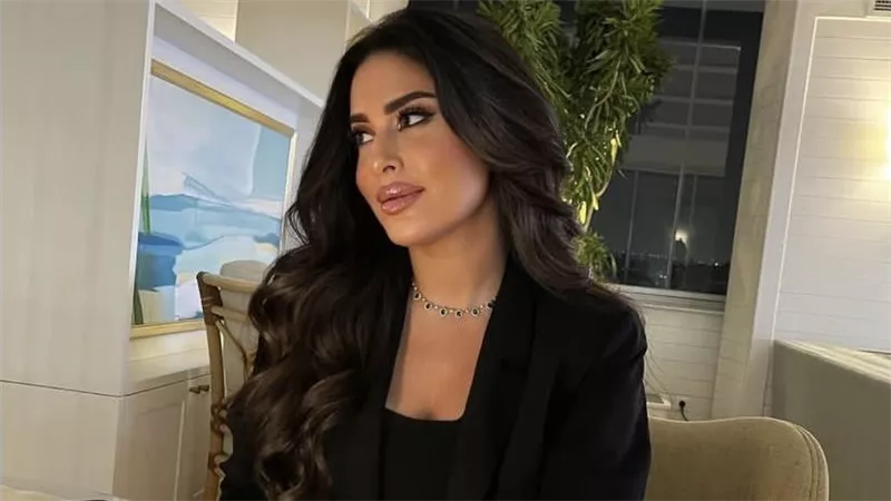 بالكاجوال.. ميرنا نور الدين تخطف الأنظار بهذه الإطلالة | شاهد