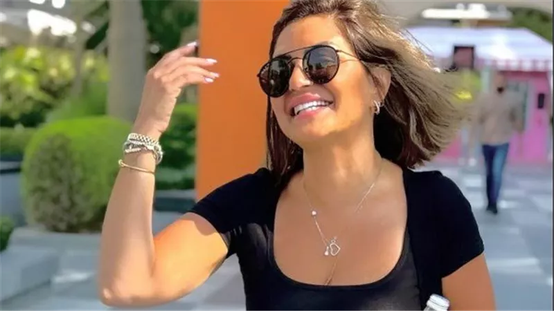  كب مكشوف.. منة فضالي تخطف الأنظار بإطلالة لافتة | شاهد