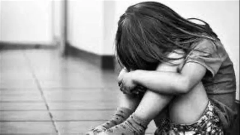  جردهما من ملابسهما.. مدرس يهـ.ـتك عرض فتاتين داخل حضانة بأكتوبر 