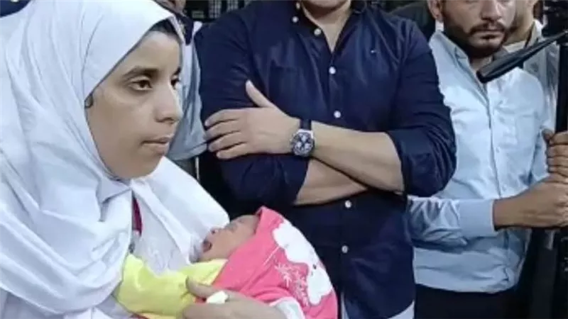 إذا أُدينت.. هل يمنع وجود رضيع مع الأم المتهمة بقتل أسرتها بالمنيا صدور حكم بالإعدام؟