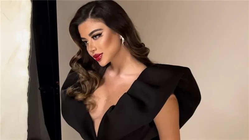 أمام برج إيفل.. يارا السكري تخطف الأنظار بإطلالة جريئة | شاهد