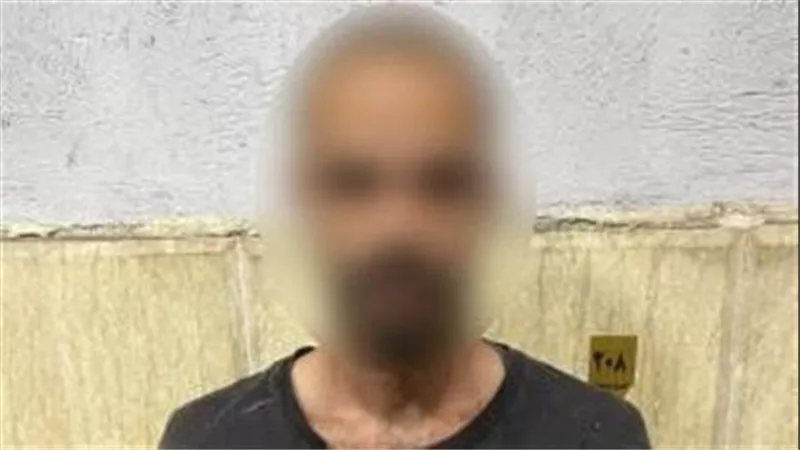 تفاصيل القبض على عاطل بتهمة التحرش بسيدة حال استقلالها الأتوبيس بالقاهرة 