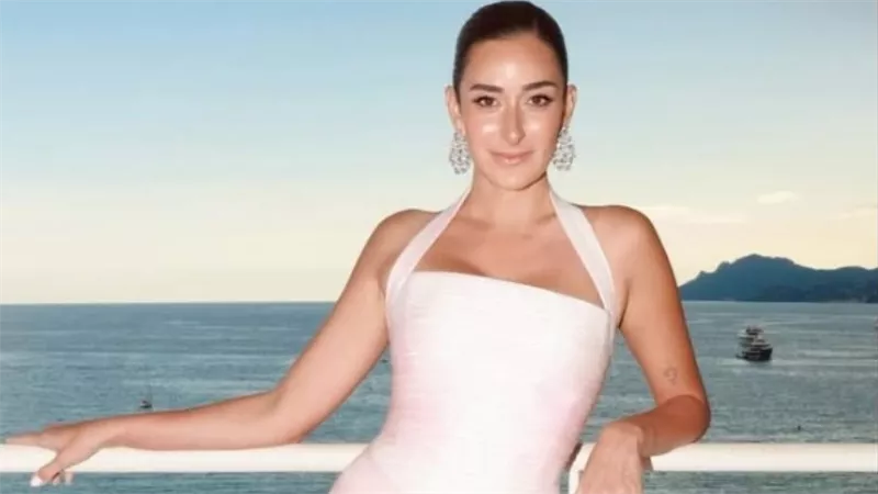 فستان لافت..أمينة خليل تخطف الأنظار بهذه الإطلالة | شاهد