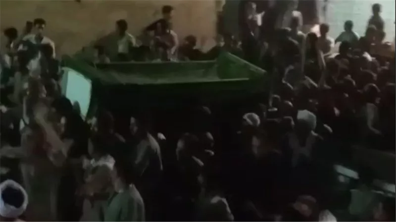  لمدة 4 ساعات.. نعش الشيخ خلف يوجه حامليه لزيارة منازل 3 قرى قبل الذهاب للمدافن بأسيوط 