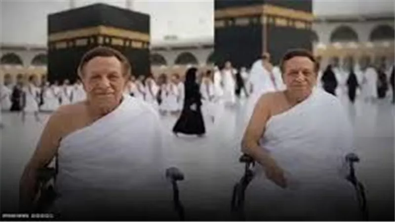بعدما أثار الجدل.. حقيقة صورة عادل إمام على كرسي متحرك في العمرة | شاهد