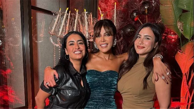 فستان ملفت.. إطلالة جريئة للفنانة ريهام حجاج في عيد ميلادها | شاهد 