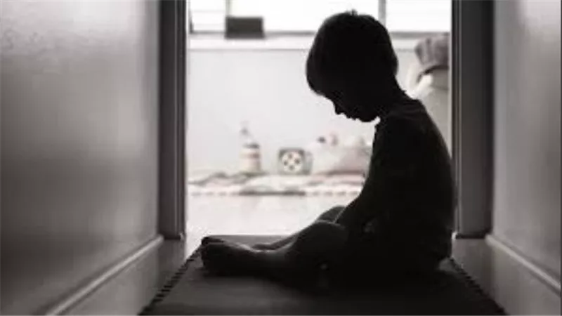 تفاصيل صادمة في هتك عرض طفل من ذوي الهمم على يد زوج والدته 
