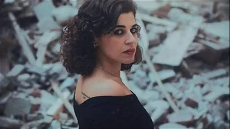  كل واحد يخليه في نفسه.. منى هلا تكشف سبب زواجها المدني 