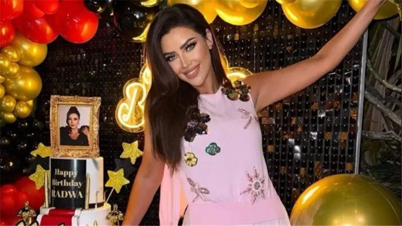 رشاقة ملفتة.. رضوى الشربيني تخطف الأنظار بهذه الإطلالة | شاهد 