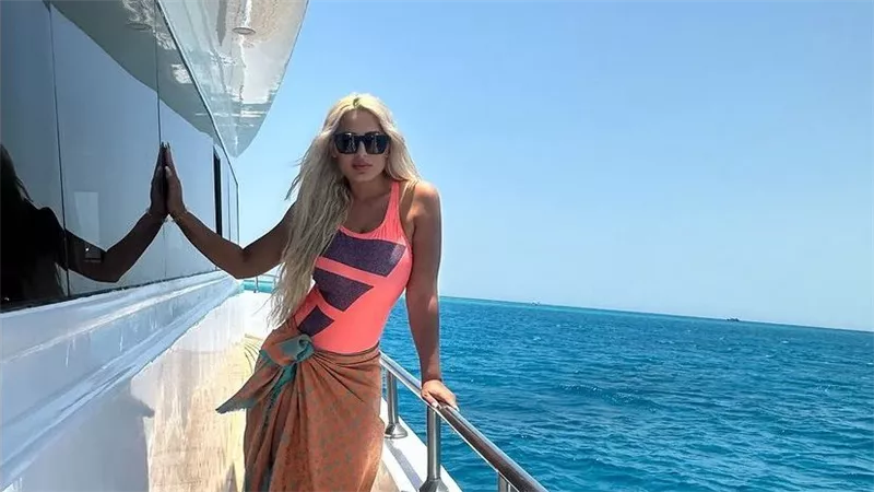  بالأسود الجريء..مى حلمى تثير الجدل بإطلالتها الأخيرة | شاهد