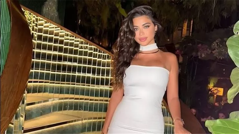 فستان قصير.. يارا السكري تشعل السوشيال ميديا بإطلالة جريئة | شاهد