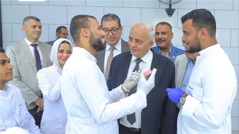 انتظام الدراسة والتدريبات العملية في كليات جامعة الريادة (صور)