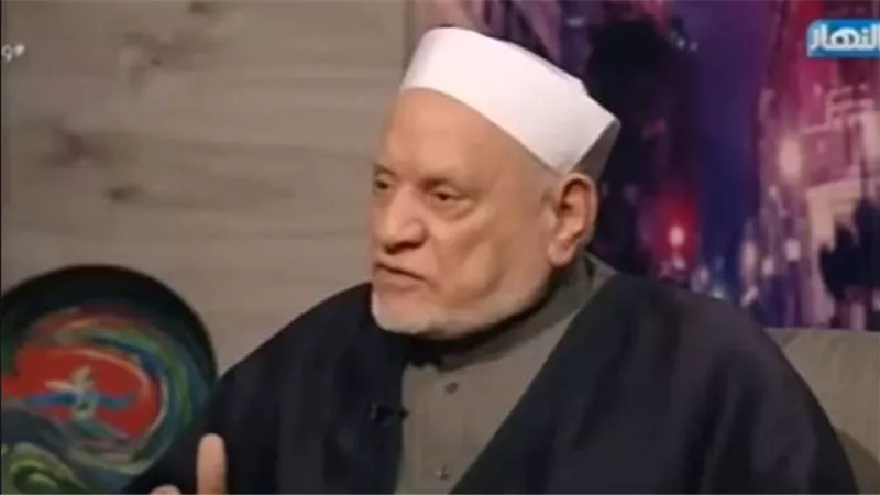 لو غاب عني لحظة ما عددت نفسي مسلمًا.. كيف رأى أحمد عمر هاشم النبي في المنام؟ | فيديو