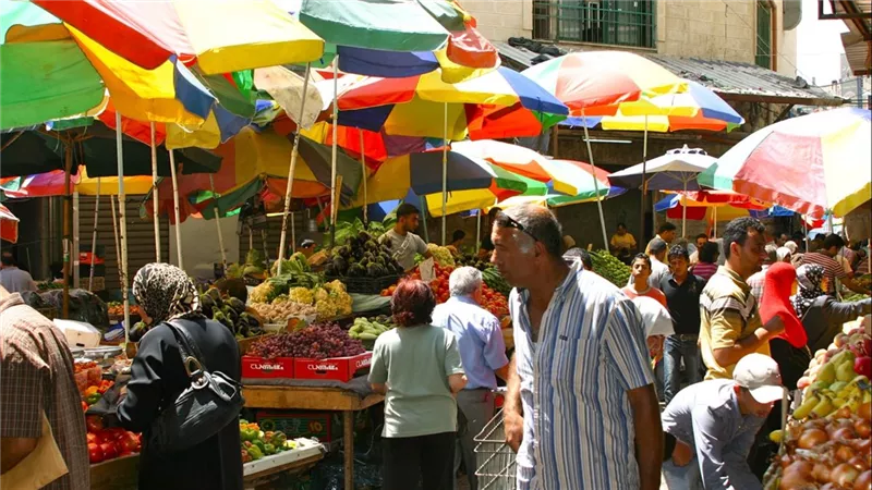 معابر مفتوحة وأسواق تنتعش.. آمال فلسطينية حذرة بعد اتفاق غزة