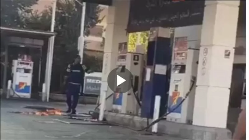 رد فعل انتقامي من حبيبته.. عامل مصري يُشعل النار في محطة وقود بلبنان | فيديو