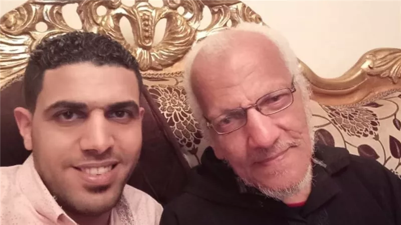 يعيش في خلوة قرآنية منذ رحيل زوجته..رحيل مؤثر لمعلم أثناء الصلاة داخل مسجد في بورسعيد