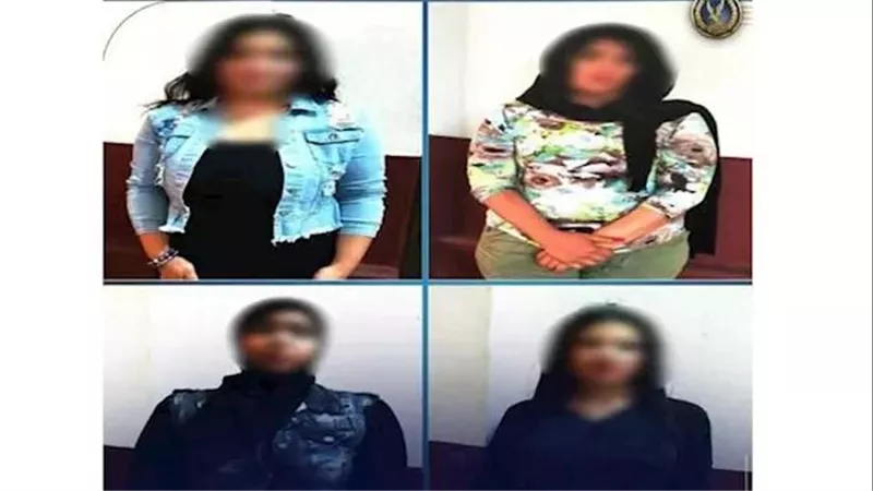 تفاصيل ضبط 4 سيدات يروّجن لأعمال منافية للآداب عبر تطبيق هاتفي بالإسكندرية