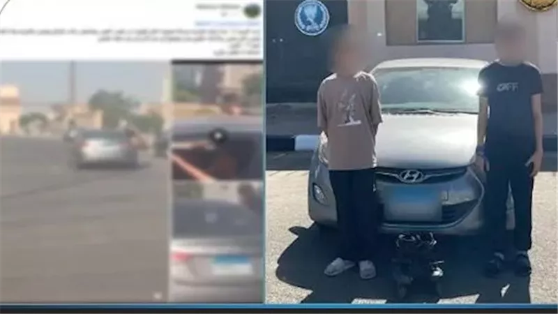 فيديو مثير.. طفل يقود سيارة وآخر يلعب بالتزلج على بابها | شاهد