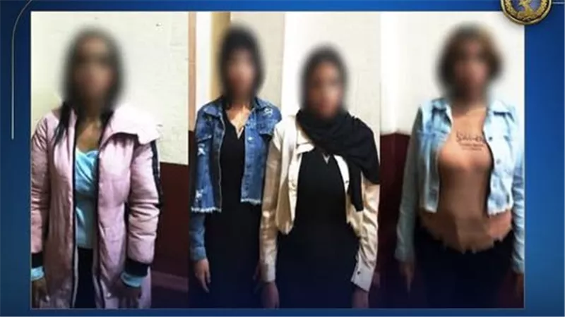 عبر تطبيق هاتفي..تفاصيل القبض على 4 فتيات يمارسن الأعمال المنافية للآداب بالإسكندرية | صور