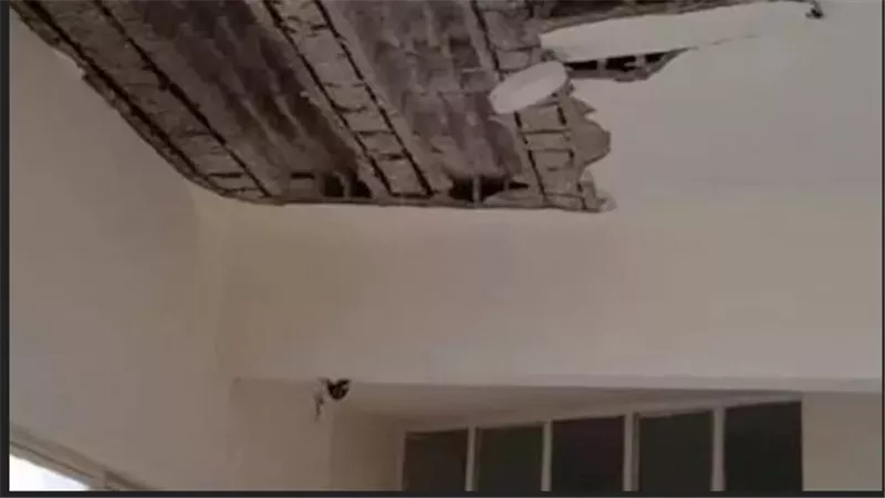 تفاصيل لحظات الرعب داخل مسجد بعين شمس بعد سقوط جزء من السقف