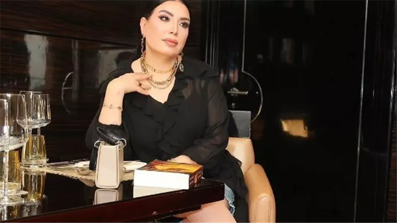 جيب قصير.. عبير صبري تخطف الأنظار بإطلالة جريئة | شاهد