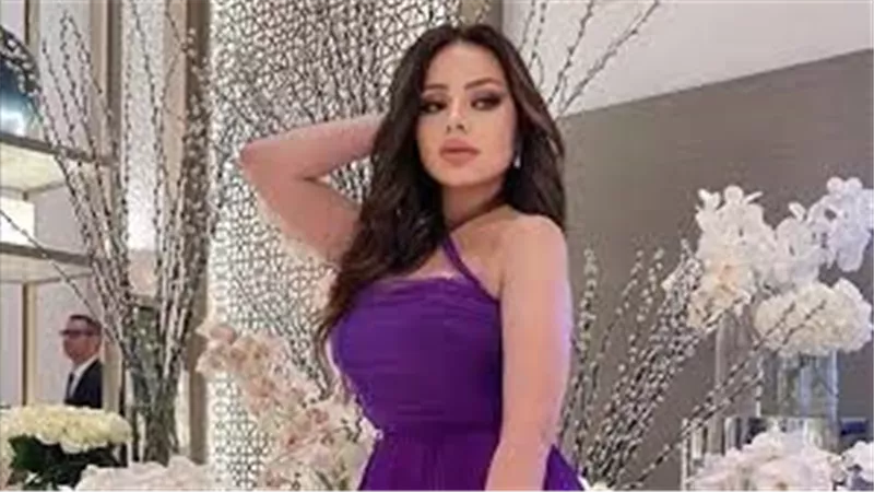 فستان مجسم.. أسما إبراهيم تخطف الأنظار بإطلالة جريئة | شاهد 