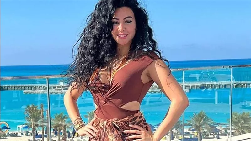 بالأحمر.. مريهان حسين تخطف الأنظار بإطلالة جريئة | شاهد