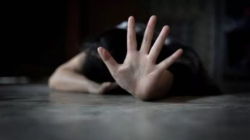 هدد زوجته بفيديوهات..تفاصيل صادمة جديدة في اتهام أب بهتك عرض ابنته بالمنوفية