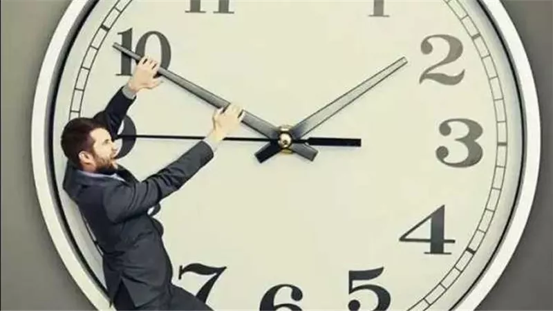 بطء الإيقاع سر التقارب العاطفي.. هل يعيد التوقيت الشتوي التواصل بين الأزواج؟ 