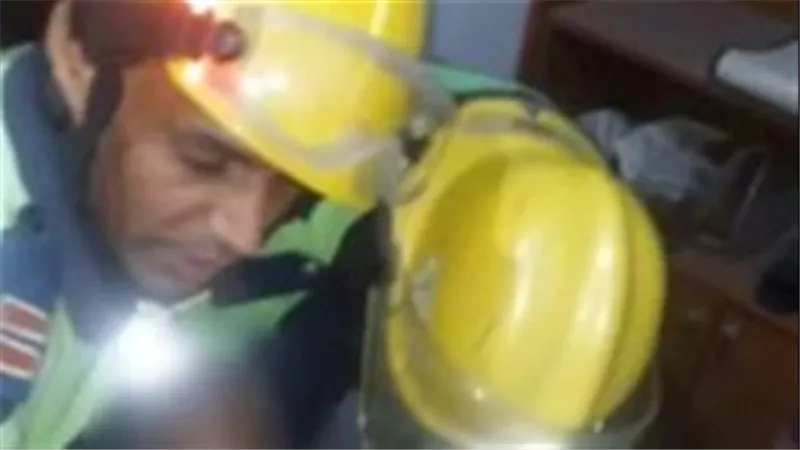 لم يرد على اتصالاته.. شاب يستعين برجال النجدة للدخول إلى مسكن عمه المريض وينجح في إنقاذه