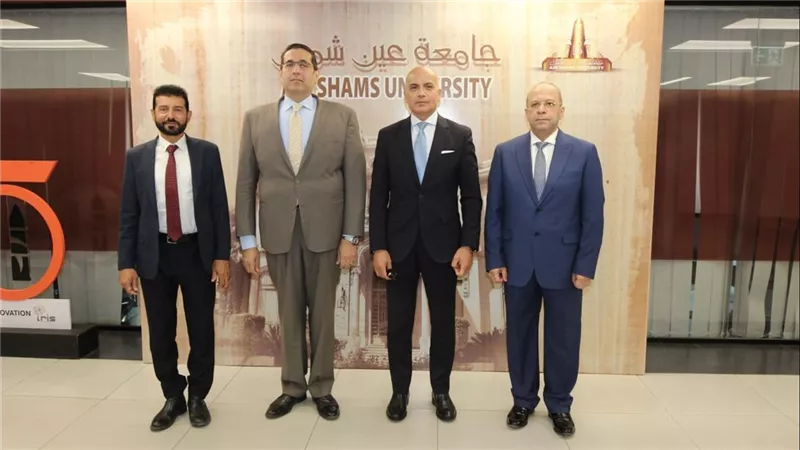 رئيسا جامعتي عين شمس والمصرية للتعلم الإلكتروني الأهلية يتفقدان المركز الدراسي للجامعة الالكترونية بعد تطويره