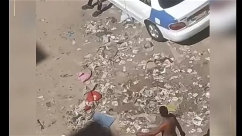 فيديو صادم.. القبض على عاطل متعاطٍ بعد ظهوره في حالة غير طبيعية ببورسعيد | شاهد