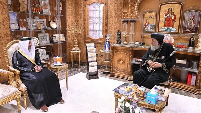 سفير الإمارات لدى مصر يلتقي قداسة البابا تواضروس الثاني (صور)