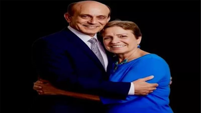  في ذكرى الزواج الـ 52.. رسالة مؤثرة من محمد صبحي لزوجته من سرير المرض 