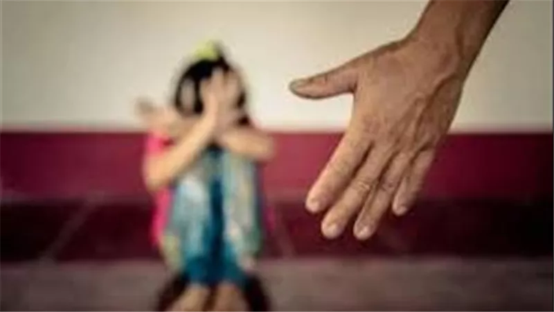 بعد وصلة تعذيب.. تفاصيل صادمة في وفاة طفلة على يد زوجة أبيها بالمنيا