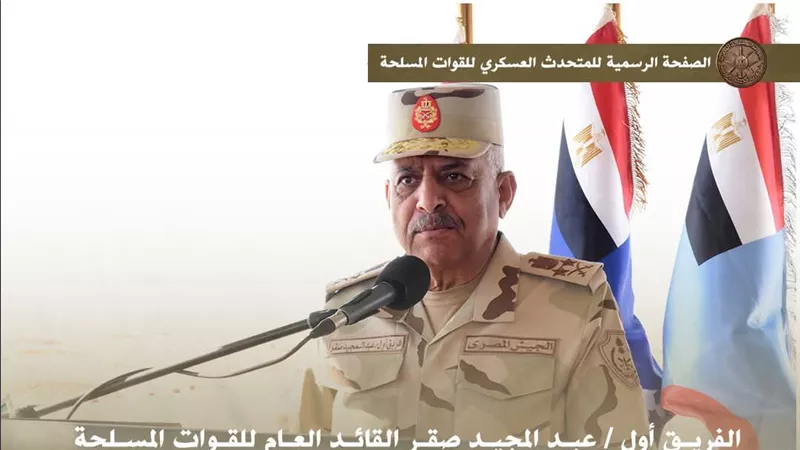 وزير الدفاع يشهد تنفيذ المرحلة الرئيسية للمشروع التكتيكى بجنود بالذخيرة الحية لإحدى وحدات المنطقة الغربية العسكرية
