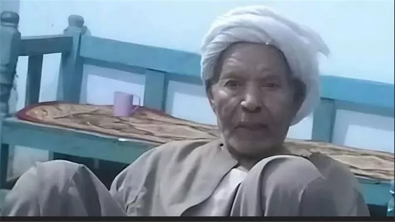عن عمر يناهز 100 عام.. تفاصيل وفاة أقدم محفظ قرآن بالأقصر 