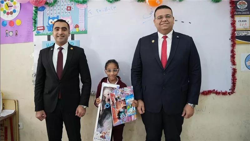 رجعت لزملائها مبسوطة.. والد طفلة الدقهلية ضحية التنمر يكشف كواليس عودتها للمدرسة