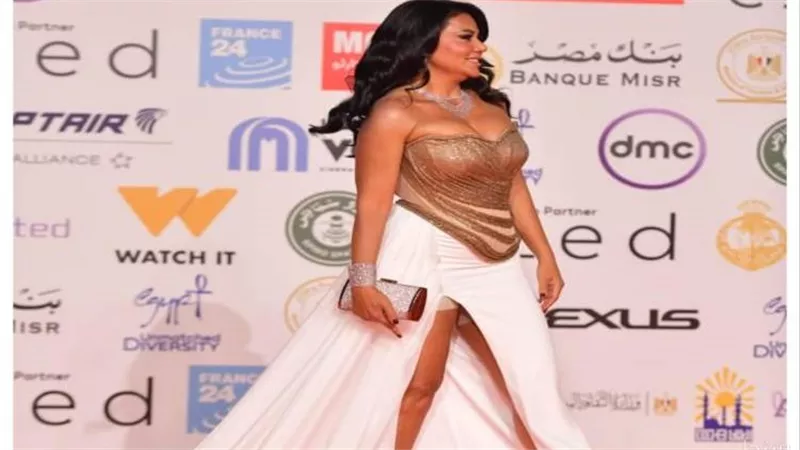 بالتاتو.. رانيا يوسف تخطف الأنظار بإطلالة جريئة | شاهد 