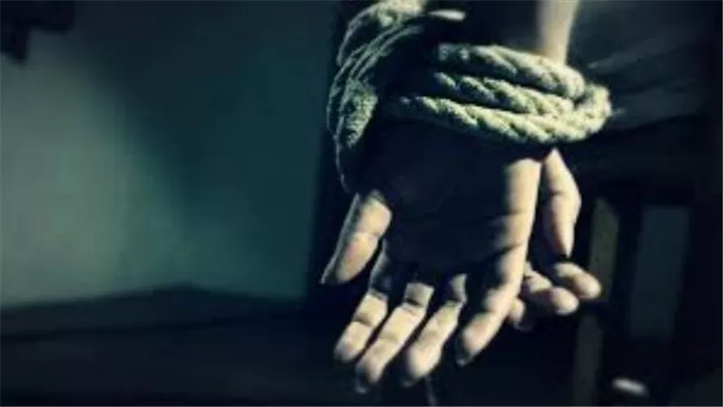  حلق شعرها وربط يديها وقدميها.. تفاصيل القبض على زوج احتجز زوجته في المنزل ببولاق الدكرور 