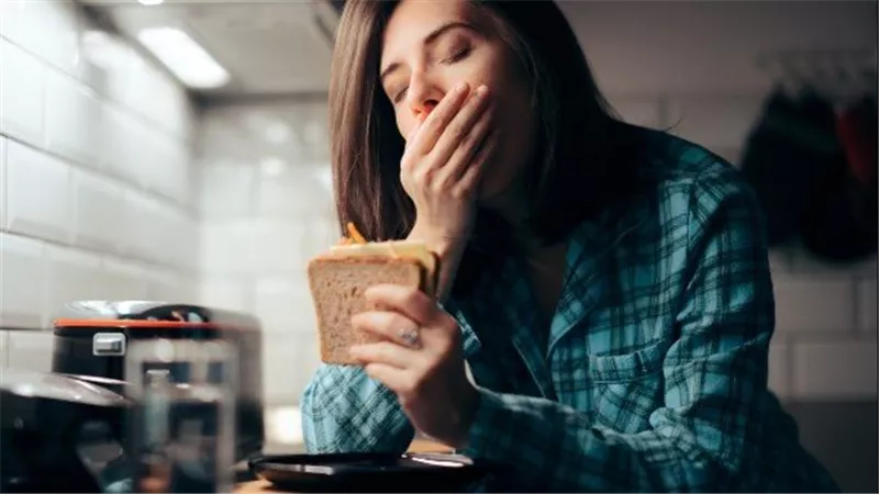  احذرها.. 3 أطعمة تسبب الخمول والكسل 