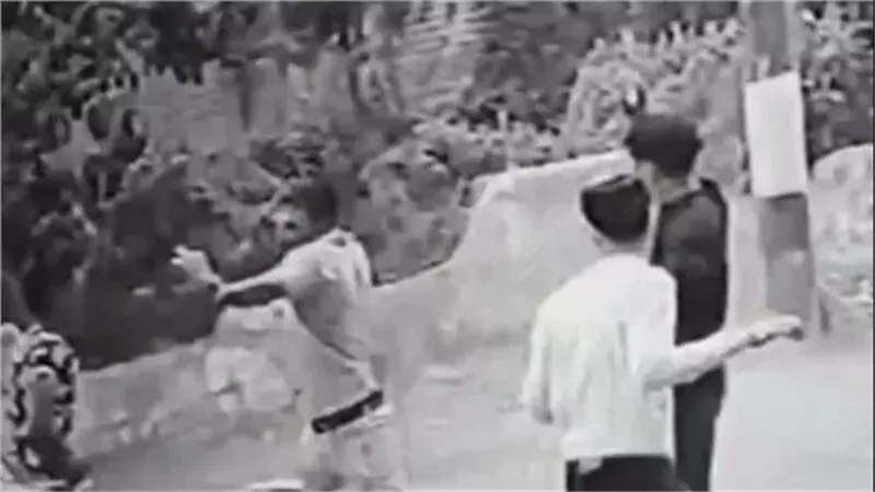  فقد ذراعه دفاعا عن عرضه.. التفاصيل الكاملة لفيديو قطـ.ـع اليد بالدقهلية | شاهد
