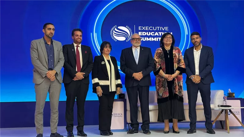 جامعة اسلسكا تكرّم الدكتور نيازي سلام خلال قمة التعليم التنفيذي 2025