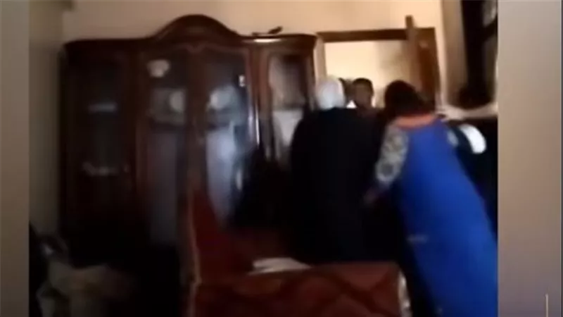 فيديو مرعب.. سائق يعتدي على سيدة داخل منزلها بالغربية بسبب الأجرة | شاهد