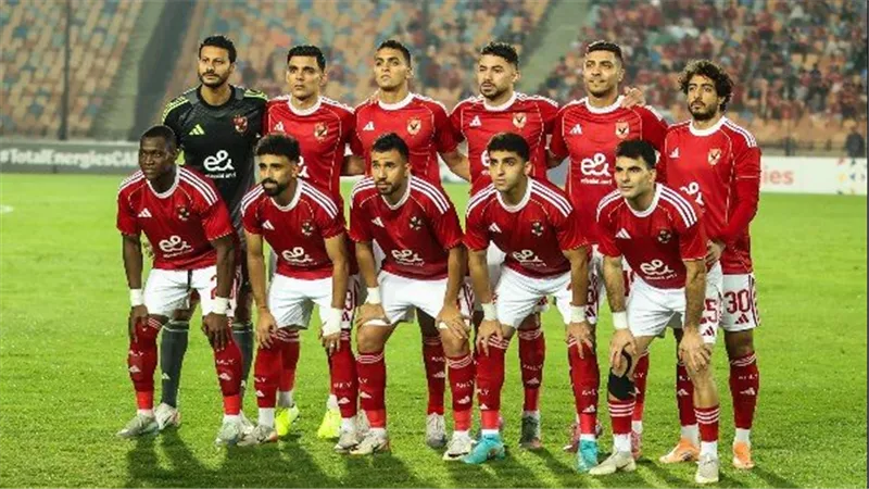  توروب يفتح باب الرحيل أمام 4 لاعبين بالأهلي وهذا موقف جراديشار 
