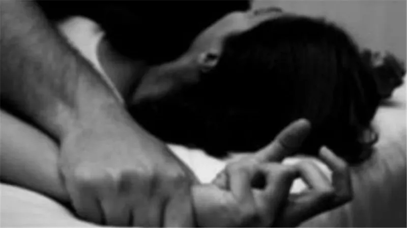 هخلصلك عليه.. اعترافات صادمة لسيدة اغتصـ.ـبها سائق بعد تهديدها بقـ.ـتل طفلها 