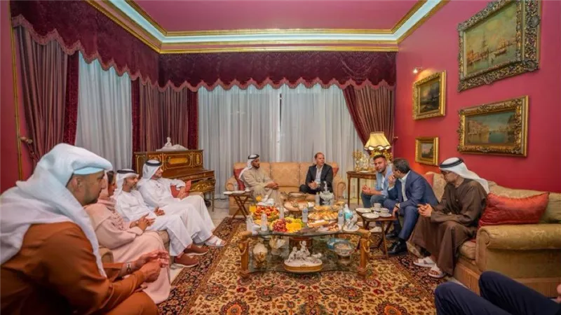 سفير الإمارات بالقاهرة يزور الزعيم عادل إمام في منزله