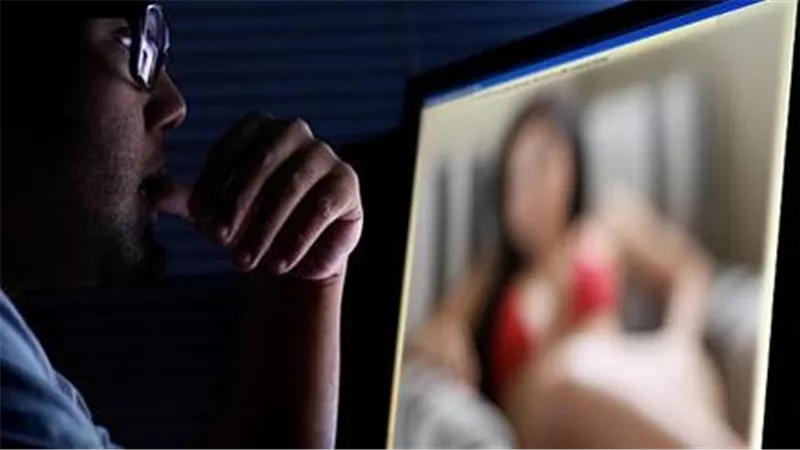  هاتيلي مجوهرات وأنا أسكت.. تفاصيل مثيرة في ابتزاز سكرتيرة بفيديوهات خارجة بأكتوبر 